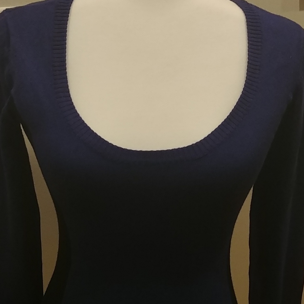 💗CLOSET CLOSE OUT💗
Guess Ladies Scoop Neck Sweater
SIZE S/P - Picture 4 of 7